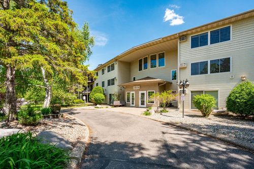 201-10301 Cedar Lake Rd, Hopkins, MN, 55305-3254 | Card Image