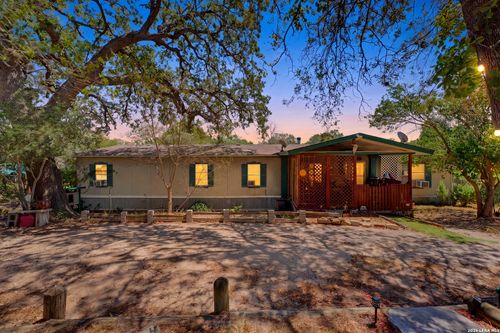 23138 Skila Dr, Elmendorf, TX, 78112-6150 | Card Image