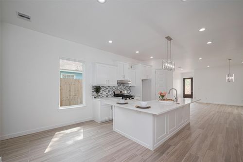 7307 W Knoll St, Houston, TX, 77028-2333 | Card Image