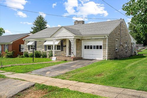 411 College Mnr, Harrodsburg, KY, 40330-1121 | Card Image