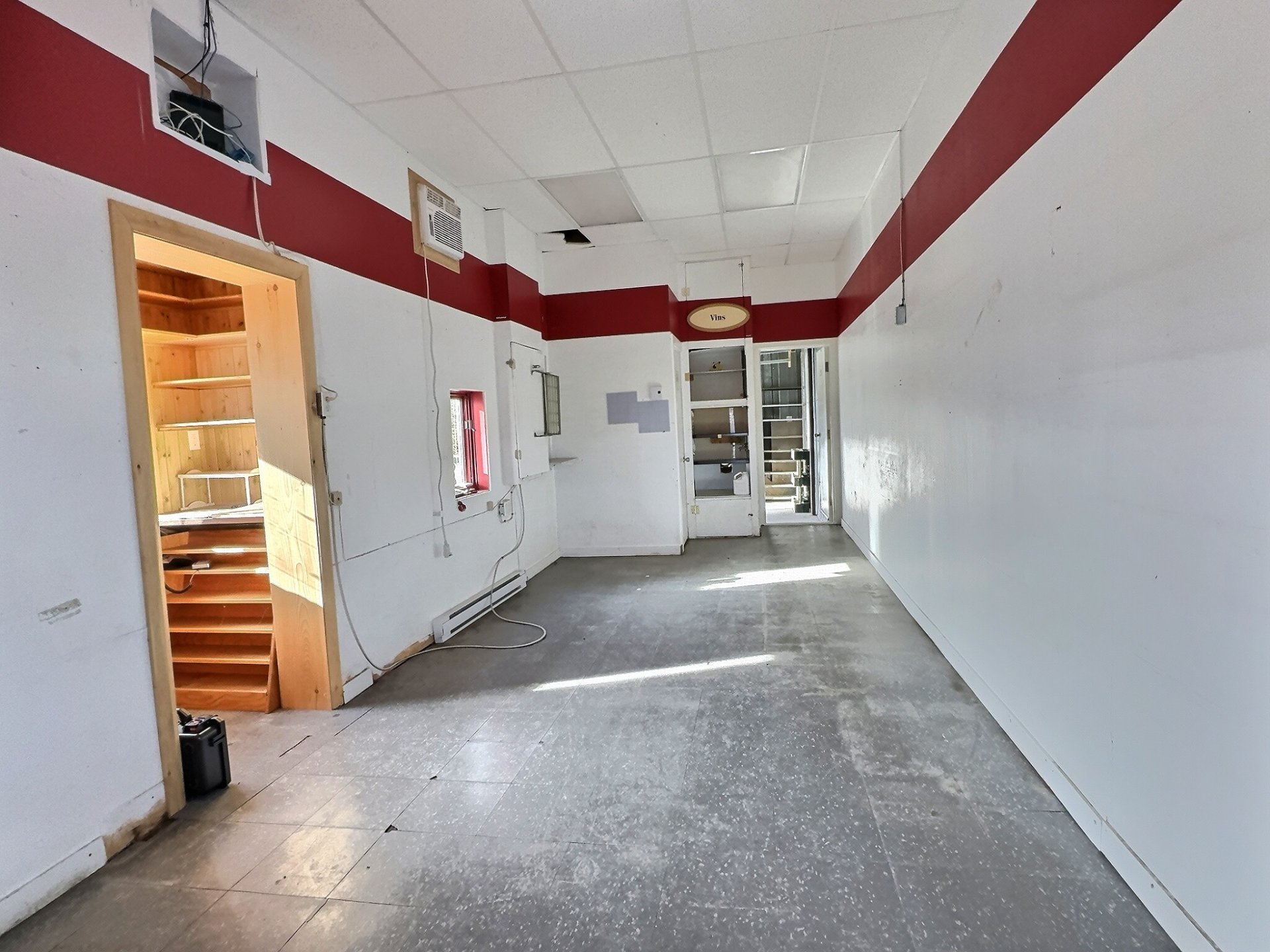 Commercial Sale in Saint-Eugène-de-Ladrière 2