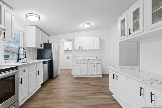 15024 Mesquite St, House other with 3 bedrooms, 2 bathrooms and null parking in Lytle TX | Image 7