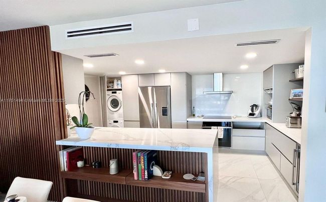 APT-1105 - 155 Ocean Lane Dr, Condo with 2 bedrooms, 2 bathrooms and null parking in Key Biscayne FL | Image 10