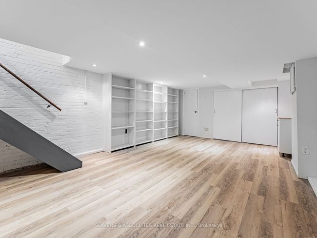2063 Gerrard St E, House attached with 3 bedrooms, 2 bathrooms and 1 parking in Toronto ON | Image 27
