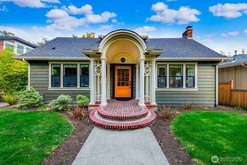 326 22nd Ave E, Seattle, WA, 98112-5326 | Card Image
