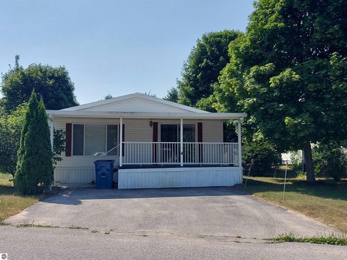 1587 David Pl, Traverse City, MI, 49686-4910 | Card Image