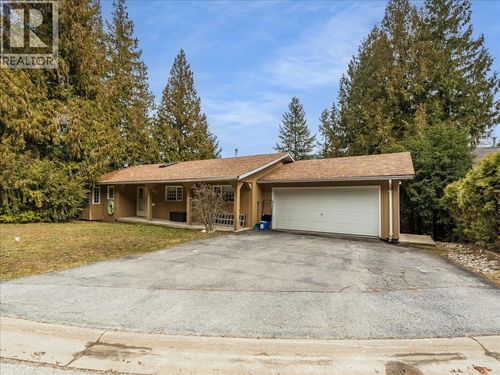 2421 12th Ave, Castlegar, BC, V1N4A9 | Card Image