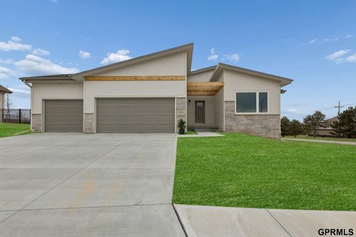 20404 Woodridge Dr, Gretna, NE, 68028-8106 | Card Image