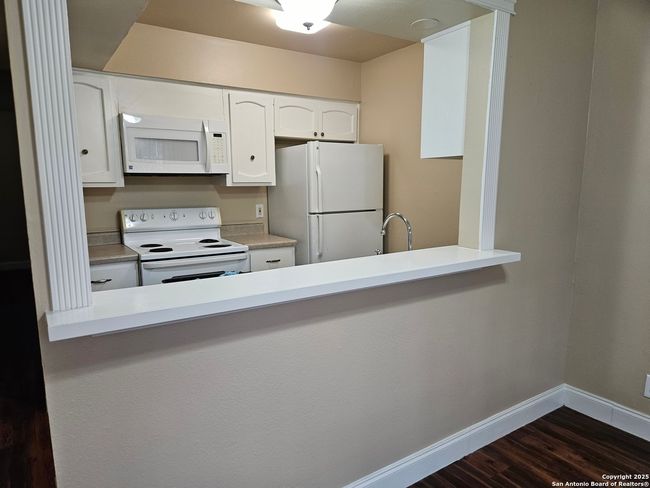 APT-304 - 2811 Woodbury St, Townhouse with 2 bedrooms, 2 bathrooms and null parking in San Antonio TX | Image 4