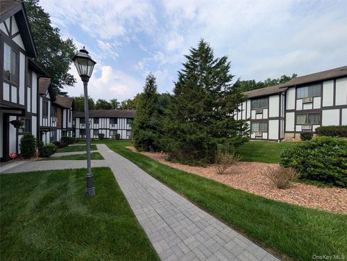 11 Brittany Dr, Middletown, NY, 10940-4243 | Card Image