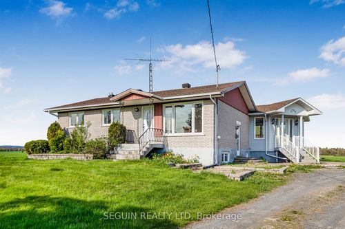 1765 Cassburn Rd, L'orignal, ON, K0B1K0 | Card Image