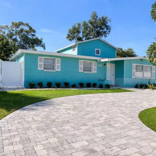 8714 N Linda Ct, TAMPA, FL, 33604-2217 | Card Image