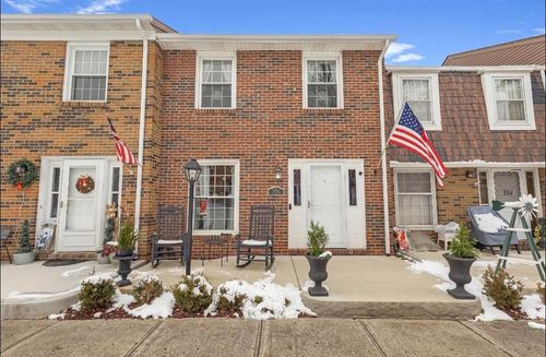 556 Pamlico St, Columbus, OH, 43228-2555 | Card Image