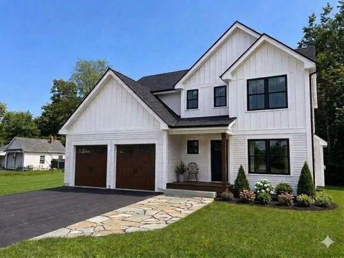 201 Hampstead Road, Derry, NH, 03838 | Card Image