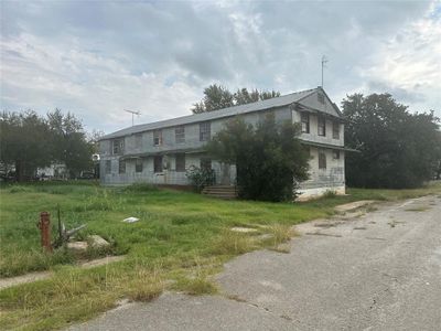 View of front of home featuring a front lawn | Image 1