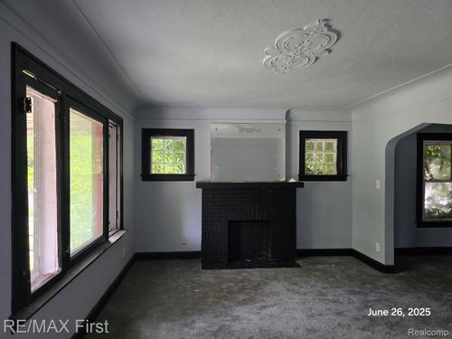 9379 Manor St, Detroit, MI, 48204-2618 | Card Image
