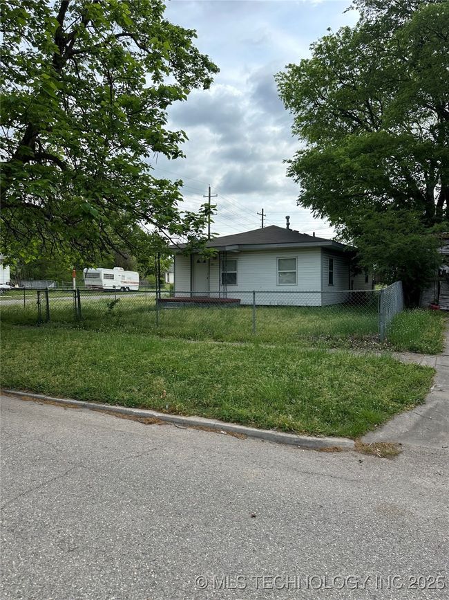 133 N Bryan St, House other with 2 bedrooms, 1 bathrooms and null parking in Okmulgee OK | Image 4