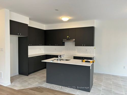 8 Canvas Crescent, Welland, ON, L3B0P3 | Card Image