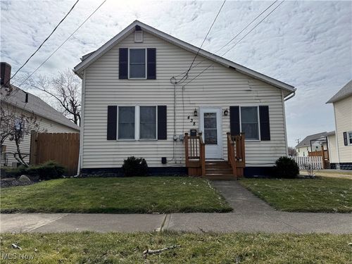 438 7th St, Fairport Harbor, OH, 44077-5618 | Card Image