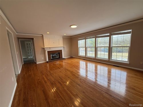 4377 Brighton Dr, Grand Blanc, MI, 48439-8086 | Card Image