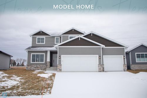 1449 66th Avenue S, Fargo, ND, 58104 | Card Image