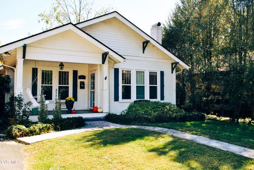 204 E 9th Ave, Johnson City, TN, 37601-3910 | Card Image