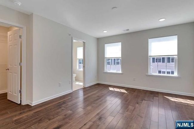 12-10 Plaza Rd, Townhouse with 3 bedrooms, 4 bathrooms and null parking in Fair Lawn NJ | Image 15