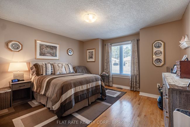 10 Hillview Dr, House other with 5 bedrooms, 3 bathrooms and 4 parking in Bobcaygeon ON | Image 16