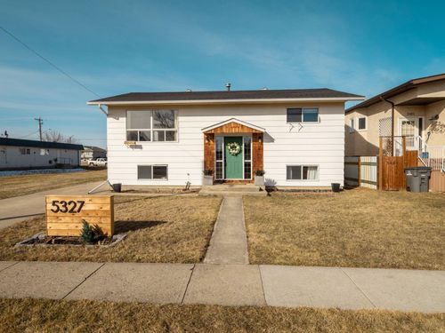 5327 3a St W, Claresholm, AB, T0L0T0 | Card Image