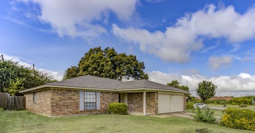 3753 Misty Meadow Dr, Fort Worth, TX, 76133-6320 | Card Image
