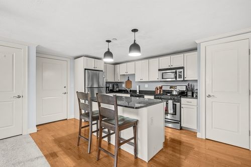 apt-2b-31 Elliott St, Beverly, MA, 01915-3355 | Card Image