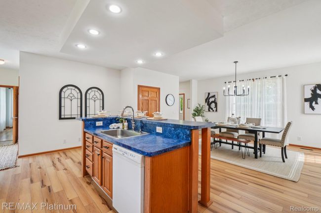 Kitchen Island with Second Sink | Image 10