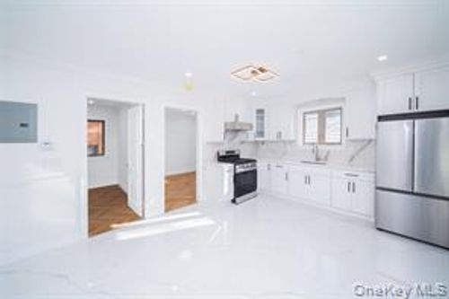 fl-1st-76 160th St, Fresh Meadows, NY, 11366-1045 | Card Image