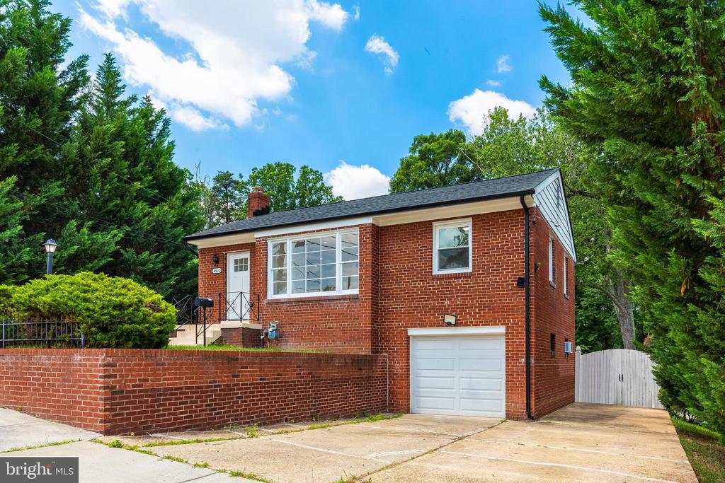 Residential in HYATTSVILLE