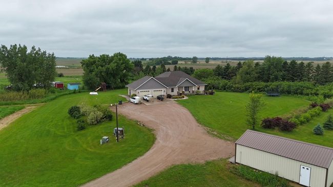 17216 County Road 5 Nw, House other with 5 bedrooms, 4 bathrooms and null parking in New London MN | Image 73