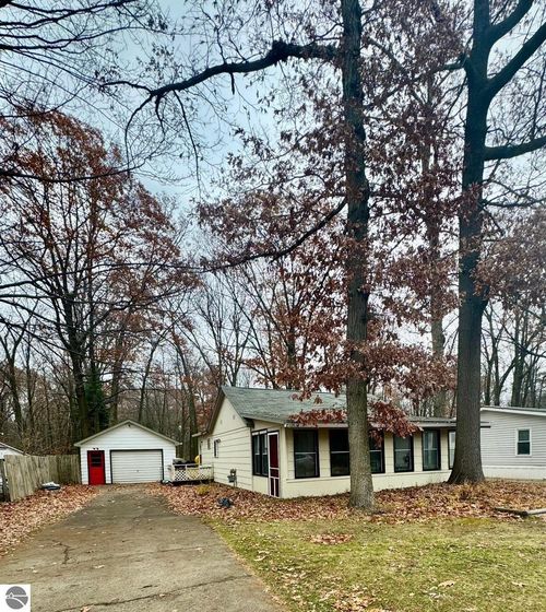 1268 N Clare Ave, Harrison, MI, 48625-8217 | Card Image