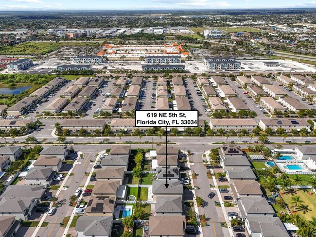 619 Ne 5 Th St, House other with 5 bedrooms, 3 bathrooms and null parking in Florida City FL | Image 5