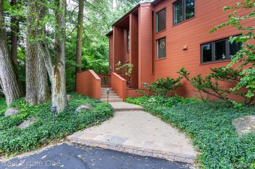 5896 Seville Cir, Orchard Lake, MI, 48324-2947 | Card Image