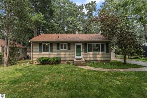805 Indian Trail Blvd, Traverse City, MI, 49686-3615 | Card Image