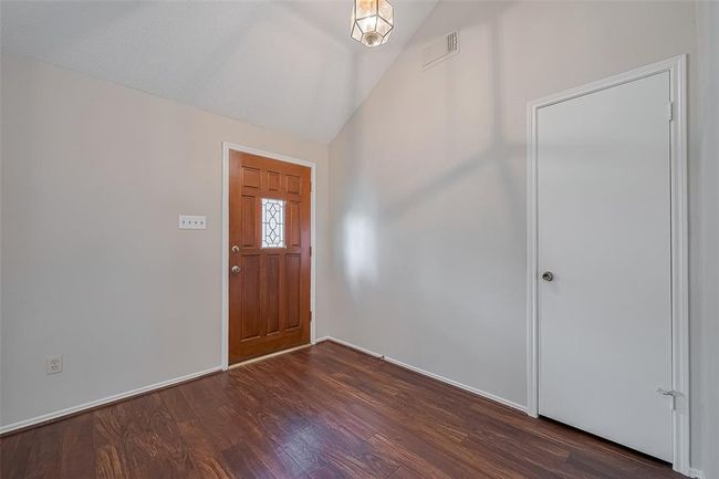 5814 N Magazine Cir, House other with 3 bedrooms, 2 bathrooms and 2 parking in Houston TX | Image 7