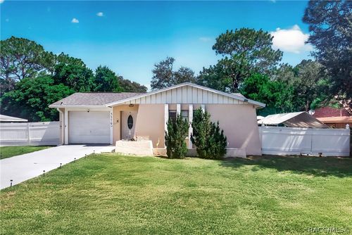 5579 W Pine Cir, Crystal River, FL, 34429-8701 | Card Image