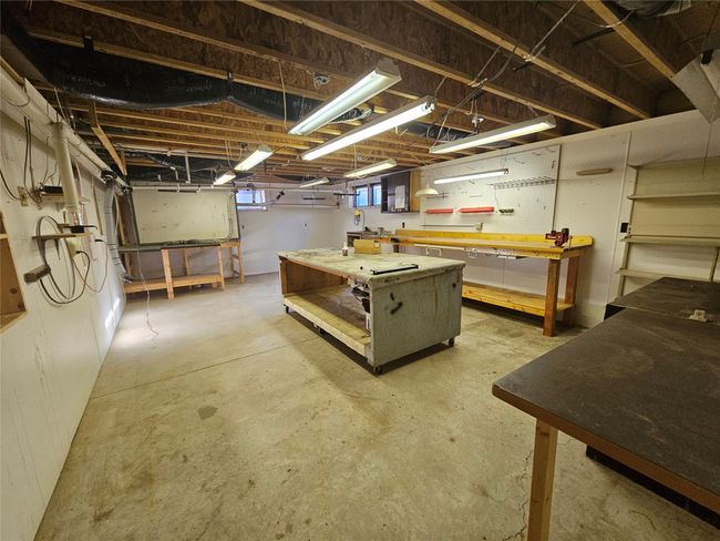 A well equipped wood working area - has the vacuum for the sawdust. | Image 32