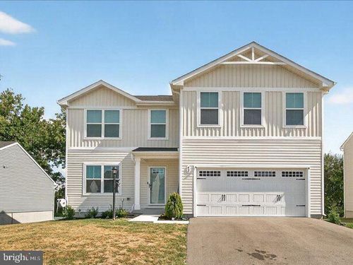 42 Raymond Xing, HAGERSTOWN, MD, 21740-2295 | Card Image