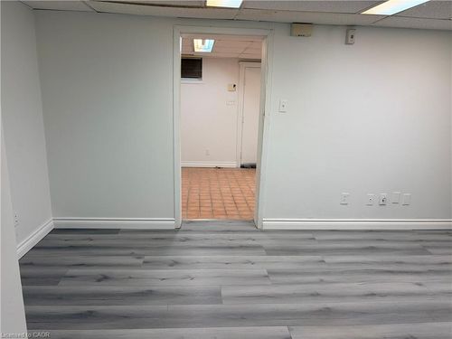 4-124 King St N, Waterloo, ON, N2J2X8 | Card Image