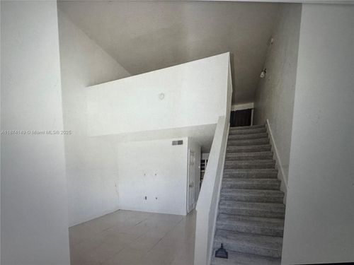 c5-3984 Crayrich Cir, Orlando, FL, 32839-7556 | Card Image