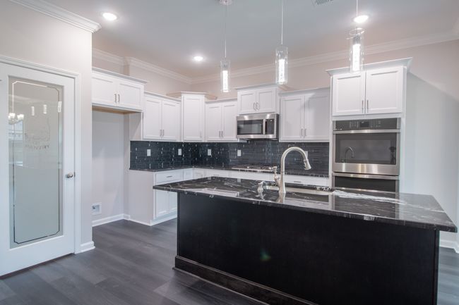 EXAMPLE>>>Kitchen Features a Large Island, Granite Counter Tops, Smart Double Oven & a Walk-in Pantry! | Image 4