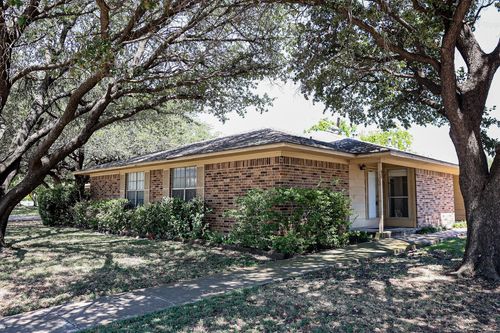 1302 Crescent St, Denton, TX, 76201-2718 | Card Image