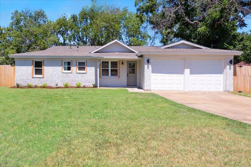 209 Pecan St, Roanoke, TX, 76262-8688 | Card Image