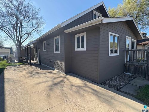327 Cliff Ave Avenue, Sioux Falls, SD, 57103 | Card Image