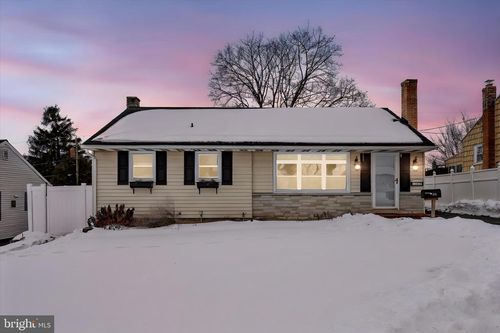 530 N Mount Joy St, ELIZABETHTOWN, PA, 17022-1636 | Card Image